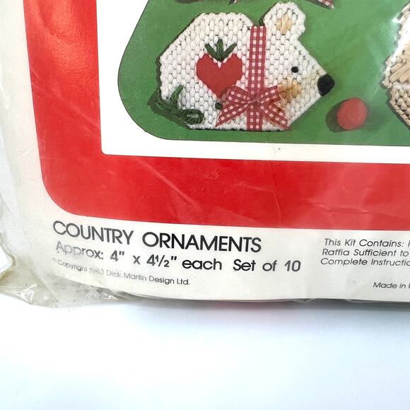 Vintage Leisure Arts Canvas Capers Stitchery Kit Complete *unsealed* - Picture 2 of 3